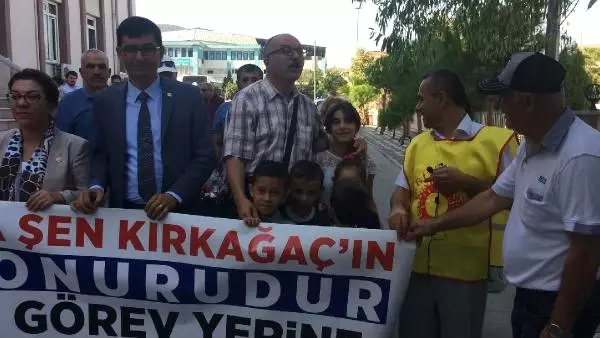 Eğitim-Sen'den Mustafa Öğretmene 'Sürgün' Açıklaması Eğitim-Sen'den Mustafa Öğretmene 'Sürgün' Açıklaması