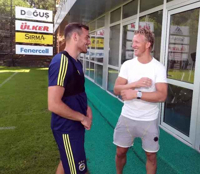 Kuyt ve Meireles'ten Fenerbahçe'ye Ziyaret Kuyt ve Meireles'ten Fenerbahçe'ye Ziyaret