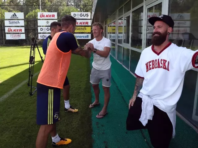 Kuyt ve Meireles'ten Fenerbahçe'ye Ziyaret Kuyt ve Meireles'ten Fenerbahçe'ye Ziyaret