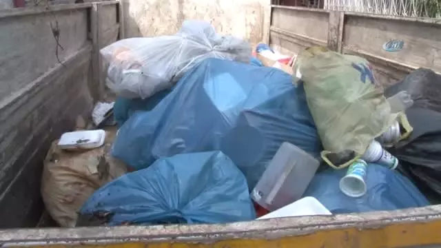 Adana'da Evden 1 Kamyon Çöp Çıktı Adana'da Evden 1 Kamyon Çöp Çıktı