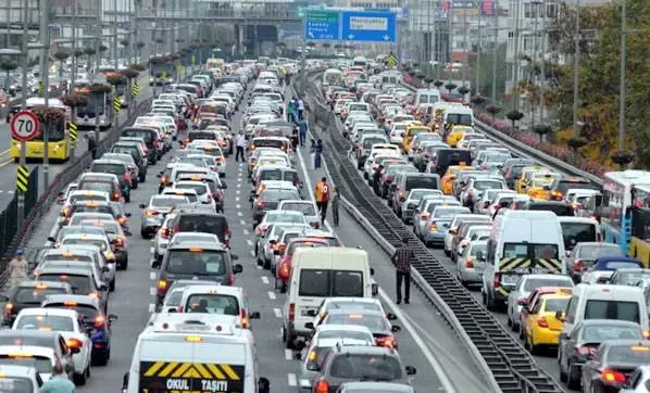Adana Emniyet Müdürlüğü'nden Trafik Yoğunluğuna Önlem Adana Emniyet Müdürlüğü'nden Trafik Yoğunluğuna Önlem