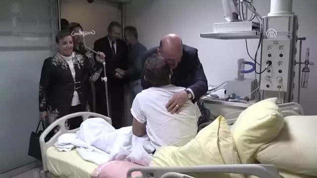 İçişleri Bakanı Soylu, Yaralı Polisi Ziyaret Etti İçişleri Bakanı Soylu, Yaralı Polisi Ziyaret Etti