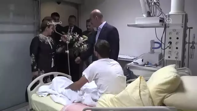 İçişleri Bakanı Soylu, Yaralı Polisi Ziyaret Etti İçişleri Bakanı Soylu, Yaralı Polisi Ziyaret Etti