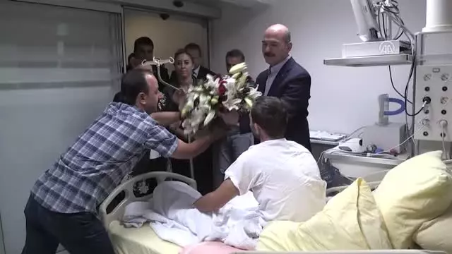 İçişleri Bakanı Soylu, Yaralı Polisi Ziyaret Etti İçişleri Bakanı Soylu, Yaralı Polisi Ziyaret Etti