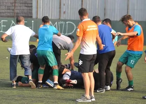 Amatör Lig Hazırlık Maçında Oyuncular Tekme Tokat Birbirine Girdi