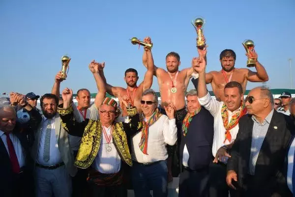 Bandırma'da Yağlı Güreş Festivali Yapıldı