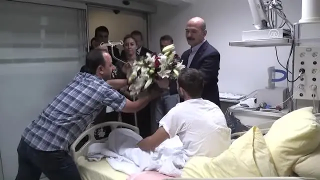İçişleri Bakanı Soylu Yaralı Polisi Ziyaret Etti İçişleri Bakanı Soylu Yaralı Polisi Ziyaret Etti