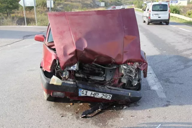 Kaza Yapan Traktör Sürücüsü Baygın Halde 300 Metre İlerledi