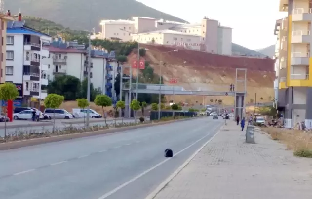 Şüpheli Paketten Kıyafet ve Yiyecek Çıktı