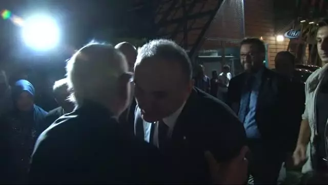 Trabzon Belediye Başkanı Orhan Fevzi Gümrükçüoğlu'nun Mutlu Günü Trabzon Belediye Başkanı Orhan Fevzi Gümrükçüoğlu'nun Mutlu Günü