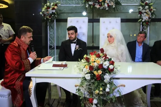 Trabzon Büyükşehir Belediye Başkanı Gümrükçüoğlu'nun Mutlu Günü Trabzon Büyükşehir Belediye Başkanı Gümrükçüoğlu'nun Mutlu Günü