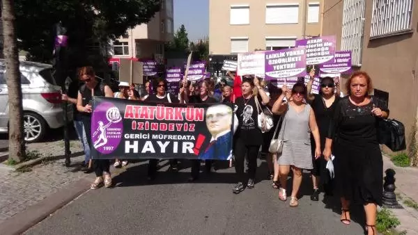 Cumhuriyet Kadınları Derneği'nden 'Müfredat' Protestosu