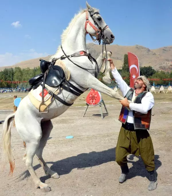 Pasinler Zaferi'ne 969 Yıl Sonra Coşkulu Kutlama Pasinler Zaferi'ne 969 Yıl Sonra Coşkulu Kutlama