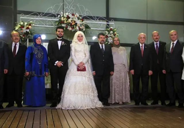 Trabzon Büyükşehir Belediye Başkanı Gümrükçüoğlu'nun Mutlu Günü Trabzon Büyükşehir Belediye Başkanı Gümrükçüoğlu'nun Mutlu Günü