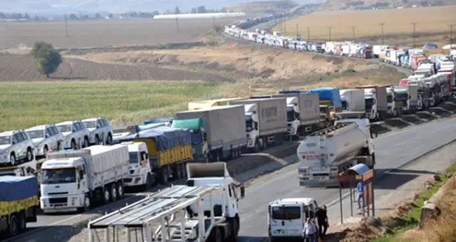 Avrupa'ya Açılan Sınır Kapılarında TIR Kuyruğu