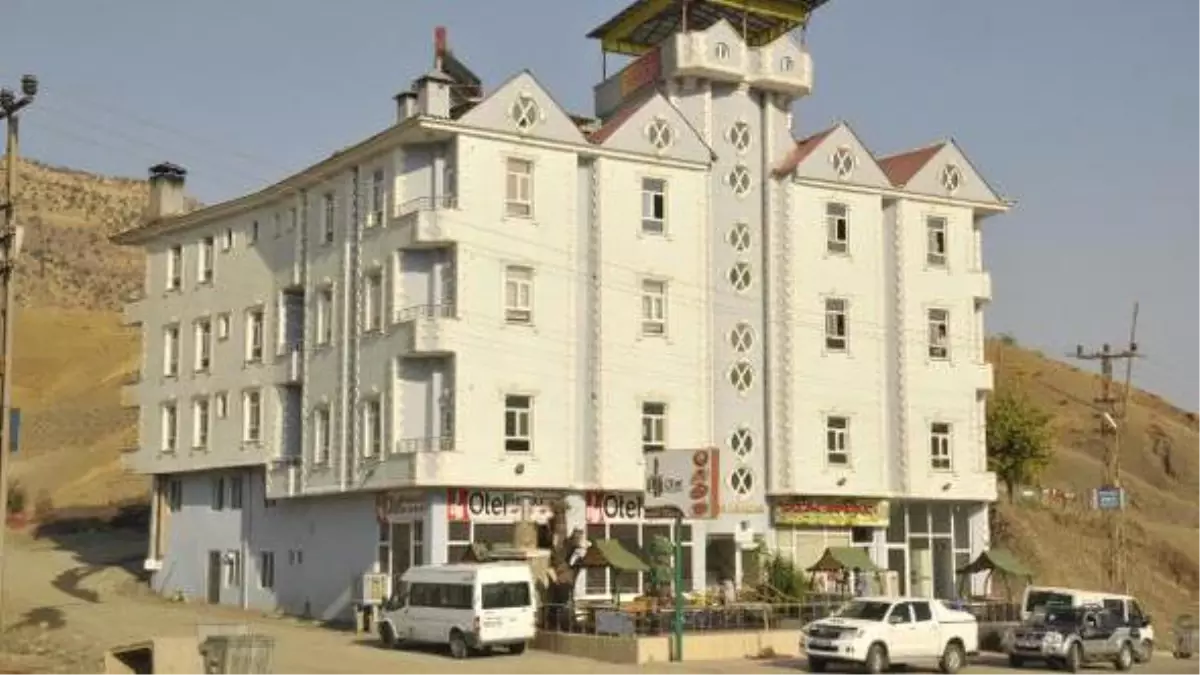 Derecik Beldesi'nde Açılan Otel Memurların Barınma Sorununa Çözüm Oldu