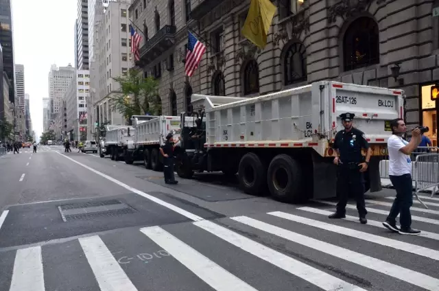 New York'ta Teröre Karşı Kum Kamyonlu Önlem