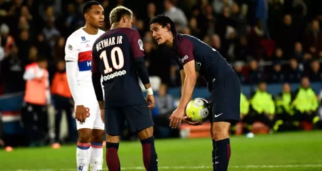 PSG'de Neymar ile Cavani, Soyunma Odasında Kapıştı