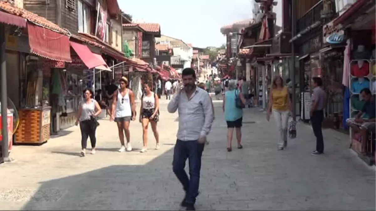 Bu Kez 'Baz İstasyonu İstiyoruz Eylemi' Side Esnafı Tahsilat İçin Pos Cihazına Sokakta Hat Bulmaya...