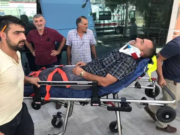 İzmit'te Trafik Kazası: 3 Yaralı İzmit'te Trafik Kazası: 3 Yaralı