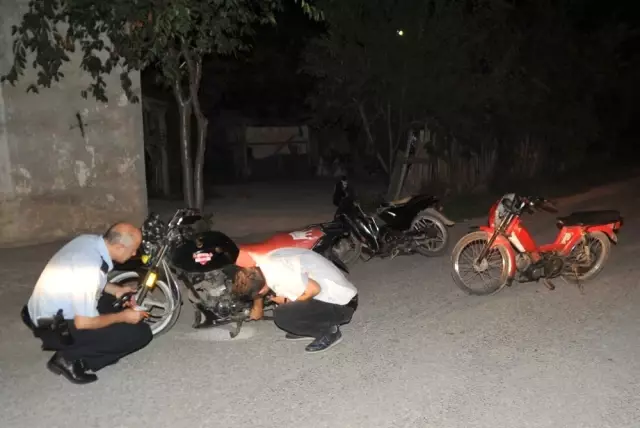 Polisi Görünce Motosikletleri Bırakıp Kaçtılar