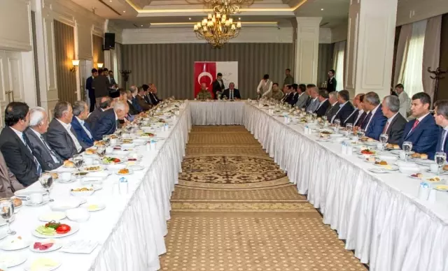 Vali Zorluoğlu, Kanaat Önderleriyle Bir Araya Geldi Vali Zorluoğlu, Kanaat Önderleriyle Bir Araya Geldi