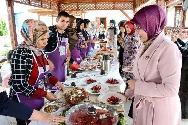 Konya'da Bayat Ekmekten Yemek Yarışması Yapıldı