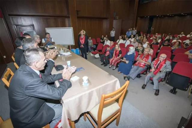 Şehit ve Gazi Yakınlarının Duygu Dolu Buluşması Şehit ve Gazi Yakınlarının Duygu Dolu Buluşması