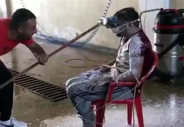 İşini Aksatan Çalışanına Tazyikli Suyla İşkence Etti