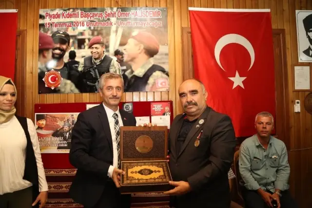 Tahmazoğlu, Gazileri Ziyaret Etti Tahmazoğlu, Gazileri Ziyaret Etti