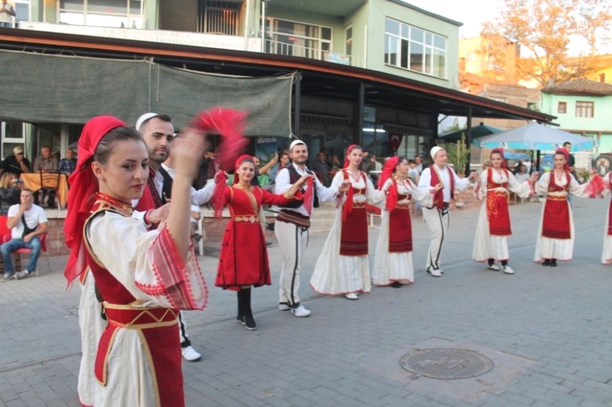 Belediye Başkanına Müzik Aleti Çaldırdılar