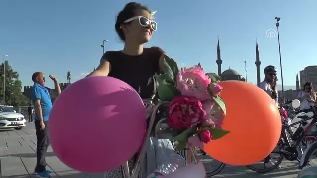 Süslü Kadınlar Bisiklet Turu' Süslü Kadınlar Bisiklet Turu'