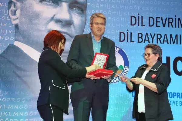 Türkçe Bizim Ses Bayrağımızdır Türkçe Bizim Ses Bayrağımızdır