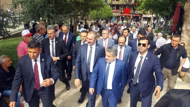 Bakan Gül, Ulucami ve Emirsultan Türbesini Ziyaret Etti