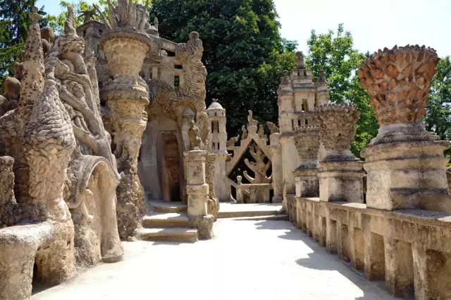 Bunu Görmeden Fransa'yı Gördüm Demeyin: Palais Ideal Du Facteur Cheval