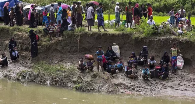 Katliamdan Kaçarak Bangladeş'e Sığınan Müslümanların Sayısı 436 Bine Ulaştı