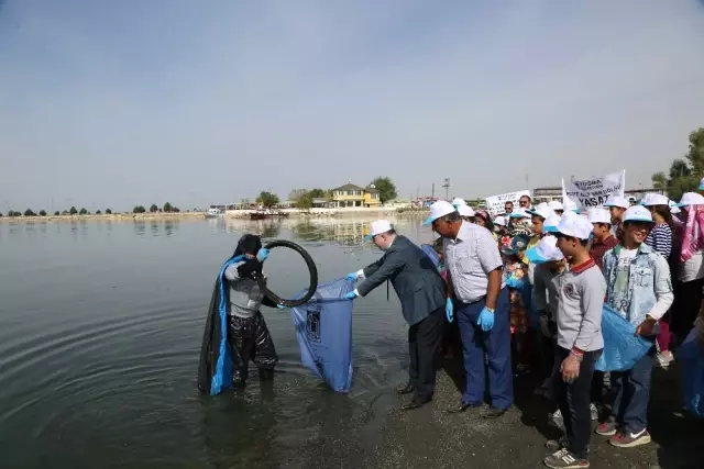 Tuşba'da 'Poşeti Azalt Van Gölü'nü Yaşat' Kampanyası Tuşba'da 'Poşeti Azalt Van Gölü'nü Yaşat' Kampanyası