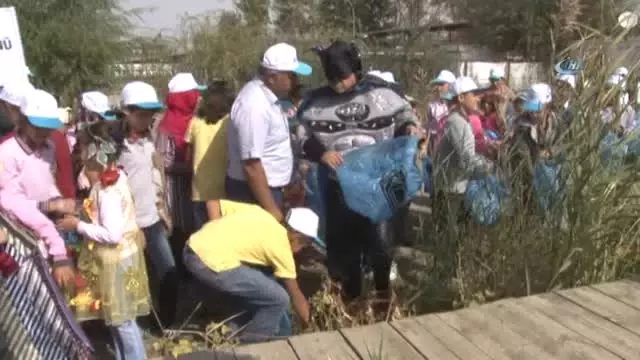 Tuşba'da 'Poşeti Azalt Van Gölü'nü Yaşat' Kampanyası Tuşba'da 'Poşeti Azalt Van Gölü'nü Yaşat' Kampanyası