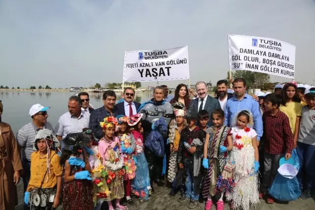 Tuşba'da 'Poşeti Azalt Van Gölü'nü Yaşat' Kampanyası Tuşba'da 'Poşeti Azalt Van Gölü'nü Yaşat' Kampanyası