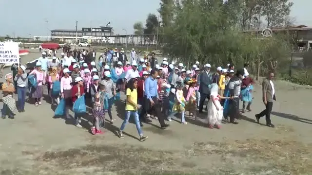 Van Gölü Kıyısında Çevre Temizliği Yapıldı Van Gölü Kıyısında Çevre Temizliği Yapıldı