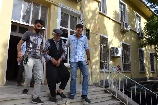 Yeğenini Baltayla Öldürdü, Ayakkabısındaki Kan Cinayeti Ele Verdi
