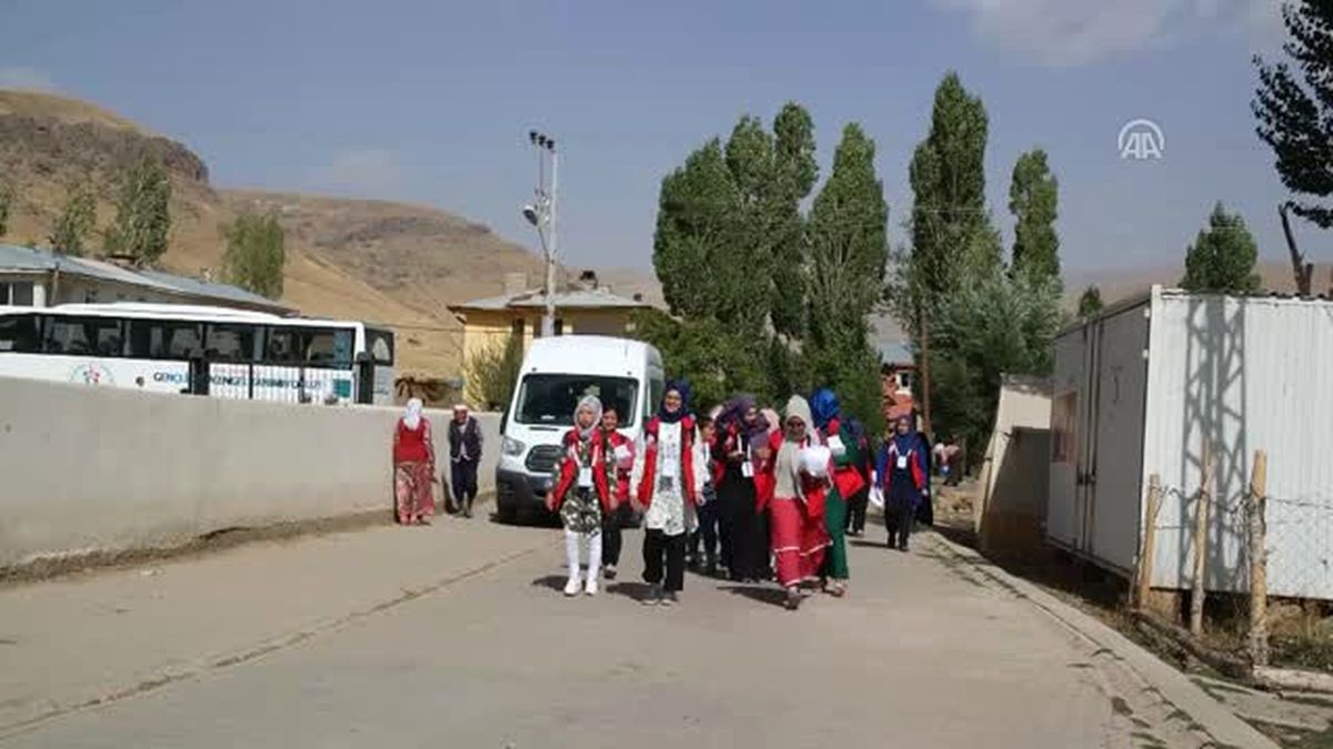 Damla Projesi' Gönüllüleri Erciş'te