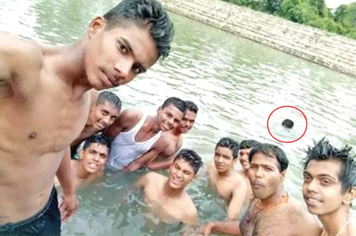 Onlar Bu Selfie'yi Çekerken...