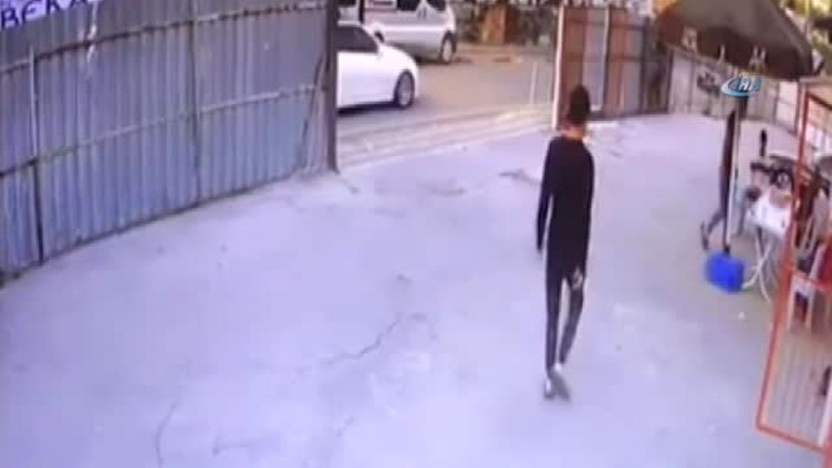 Sultangazi'de Otoparkın Tarandığı Anlar Kamerada