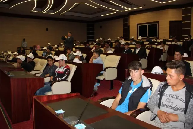 Vali Azizoğlu, Karayazı ve Karaçobanlı Gençleri Kabul Etti Vali Azizoğlu, Karayazı ve Karaçobanlı Gençleri Kabul Etti
