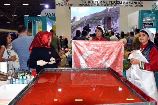 Van 8'inci Turizm ve Seyahat Fuarı Kapılarını Açtı Van 8'inci Turizm ve Seyahat Fuarı Kapılarını Açtı
