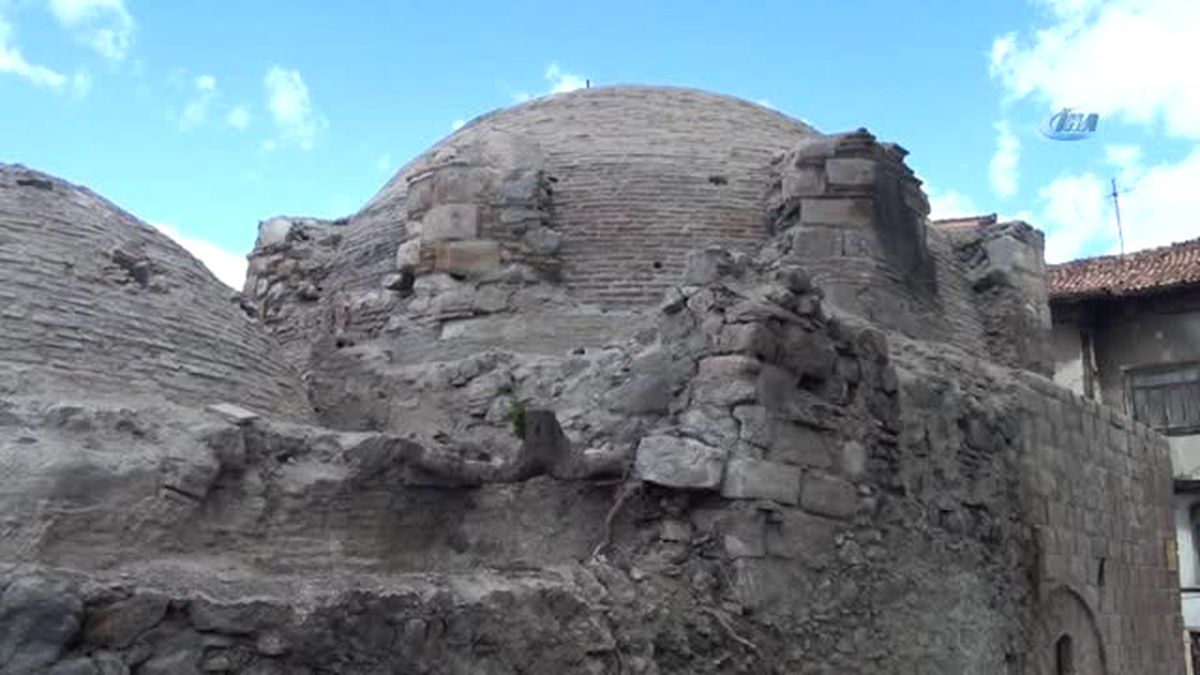 Kütahya'da 450 Yıllık Tarihi Lala Hüseyin Paşa Hamamı, Eski İhtişamına Yeniden Kavuşuyor