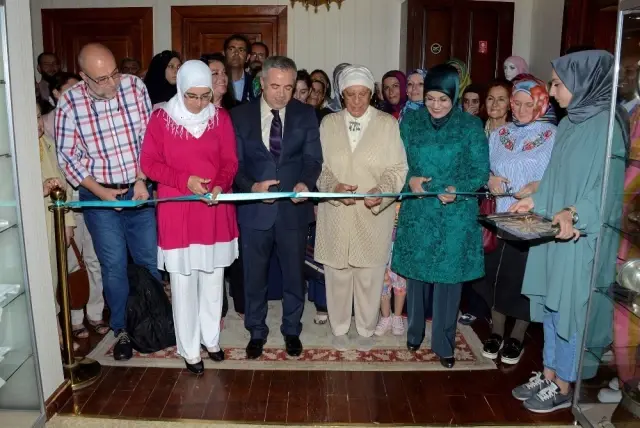 Nevin Halıcı Mutfak Eşyaları Sergileniyor Nevin Halıcı Mutfak Eşyaları Sergileniyor