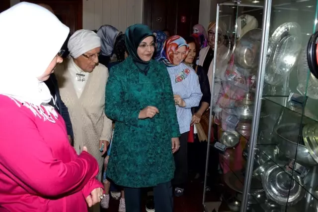 Nevin Halıcı Mutfak Eşyaları Sergileniyor Nevin Halıcı Mutfak Eşyaları Sergileniyor