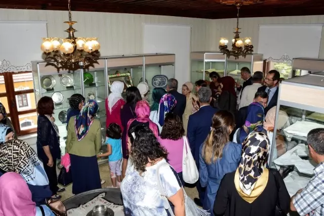 Nevin Halıcı Mutfak Eşyaları Sergileniyor Nevin Halıcı Mutfak Eşyaları Sergileniyor